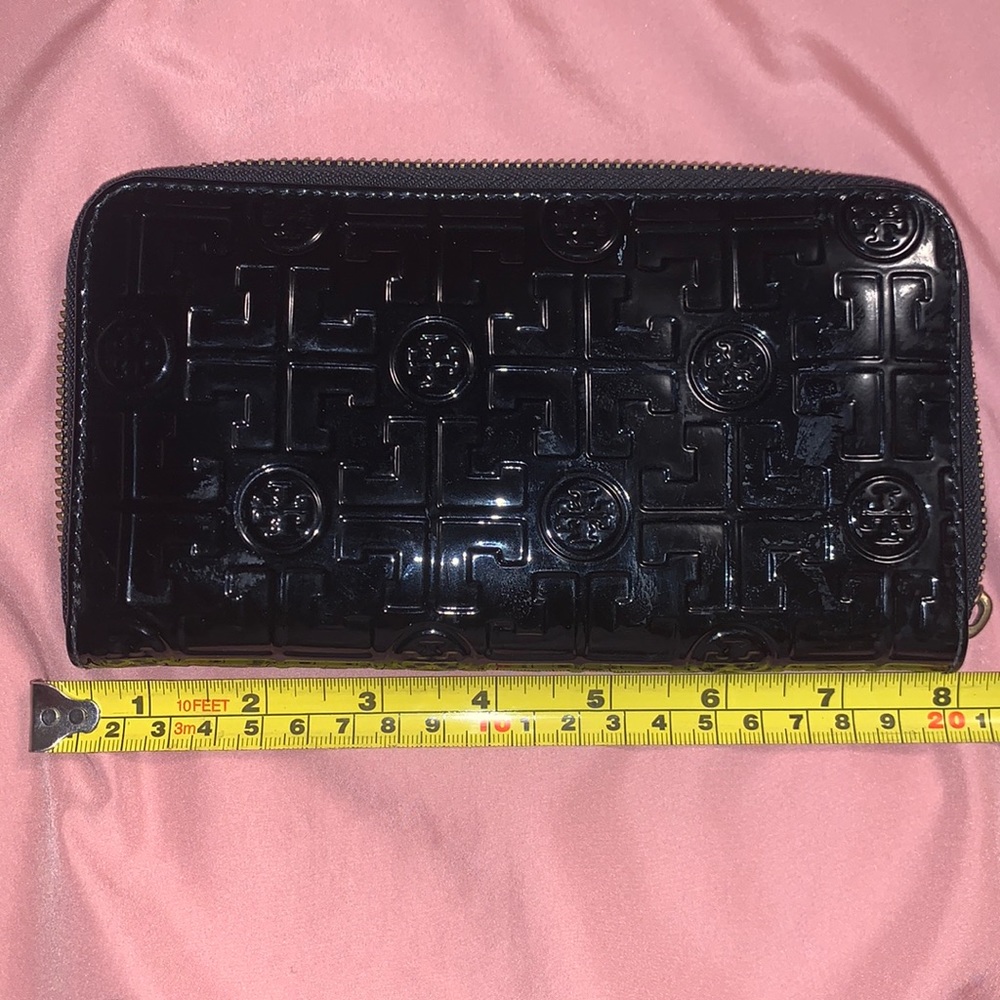 Black leather Tory Burch wallet